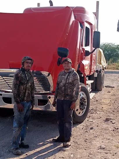 Foto de Mecánico y autoeletrico en diesel y gasolina