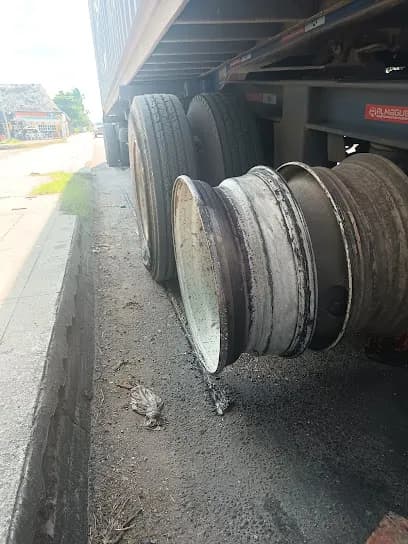 Foto de Taller Mecanico y llantera POOT servicio carretera