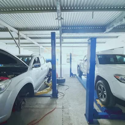 Foto de TALLER MECANICO AUTOMOTRIZ, ALINEACIÓN, BALANCEO Y RECTIFICADO DE DISCOS Y TAMBORES SEMYC