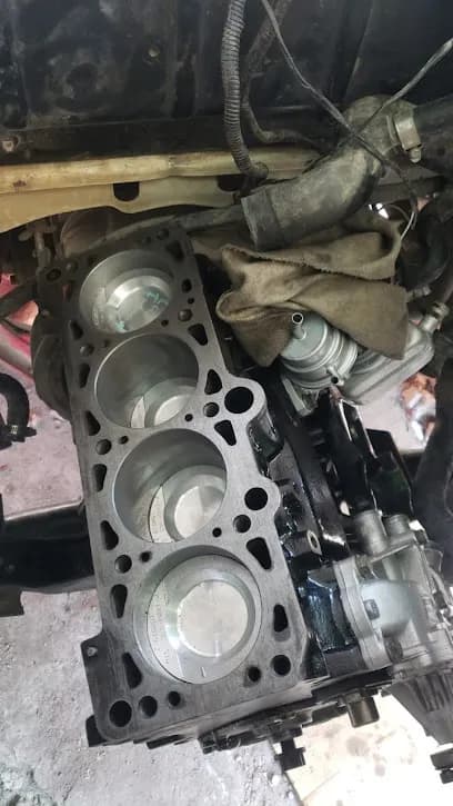 Foto de Taller mecanico Mora