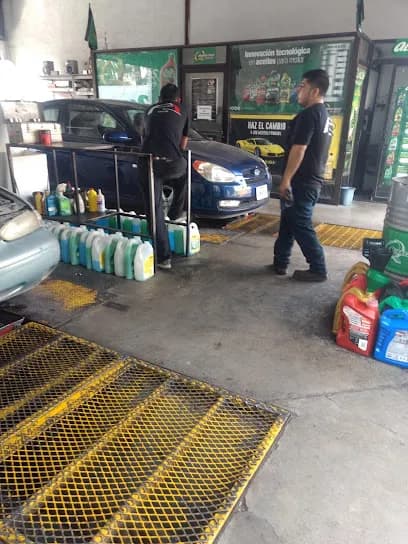 Foto de CHAMPIONS PITSTOP OIL AND LUBES SA DE CV