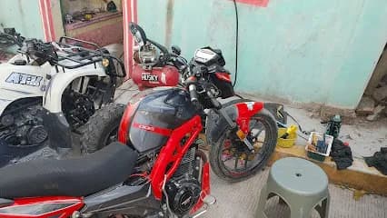 Foto de Reaccionaria y taller mecánico de motos