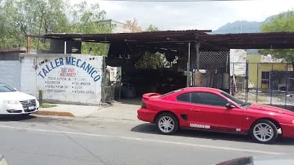 Foto de Taller Automotriz. Duo mecanico