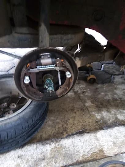 Foto de Taller mecánico Alex