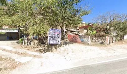 Foto de Taller mecanico *Hospital automotriz cheo*